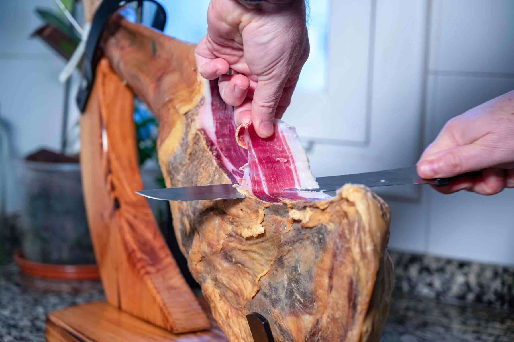 Jamonero de madera para colocar el jam&oacute;n o la paleta de cerdo