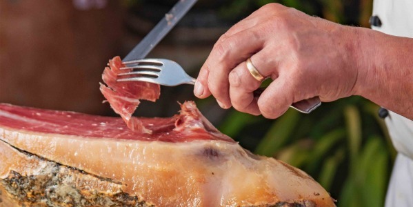 7 Consejos que te ayudarán a cortar una paletilla ibérica de forma correcta 