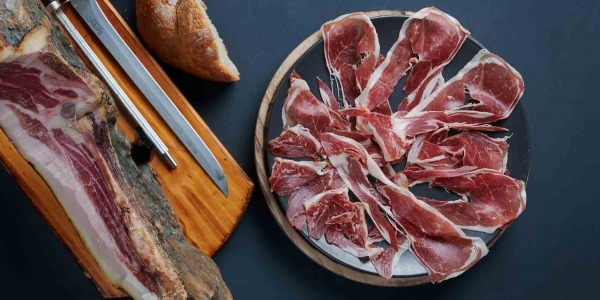 ¿Por qué es tan caro el jamón ibérico de bellota?